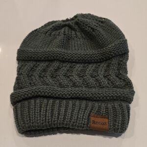 Rosoz Gray Knit Beanie